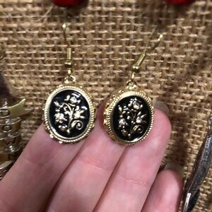 “Flora Negra” Earrings